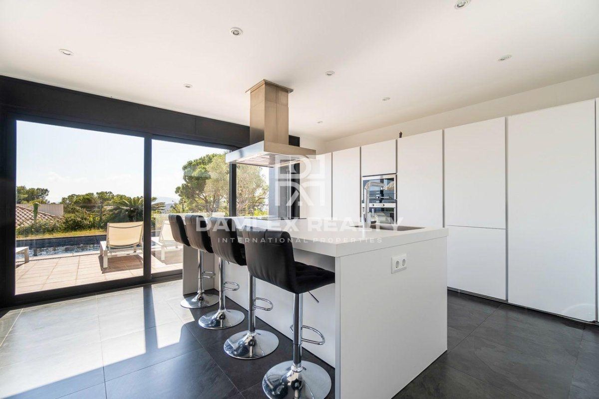 Villa in Lloret de Mar, Spain, 376 m² - picture 13