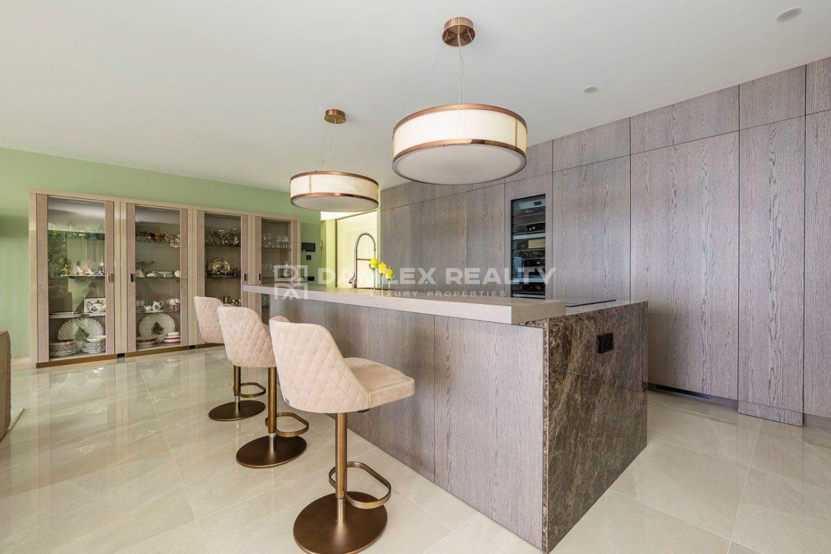 Villa in Lloret de Mar, Spain, 527 m² - picture 14