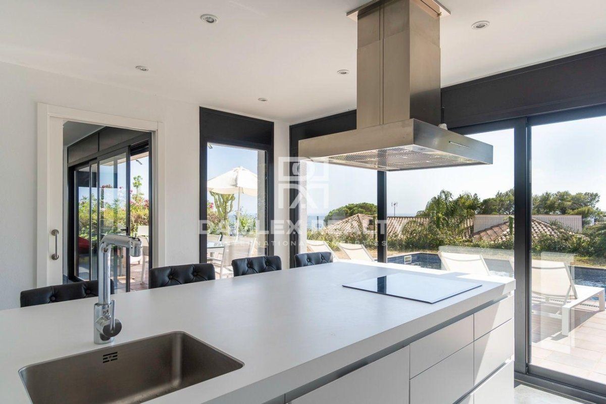 Villa in Lloret de Mar, Spain, 376 m² - picture 14