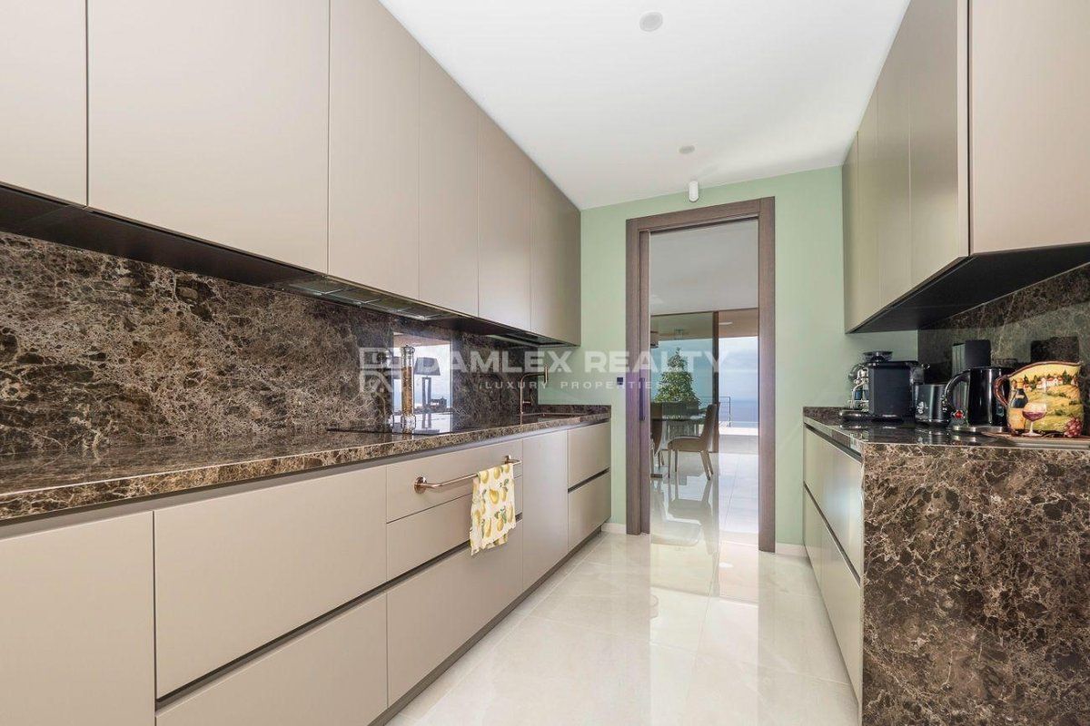 Villa in Lloret de Mar, Spain, 527 m² - picture 16