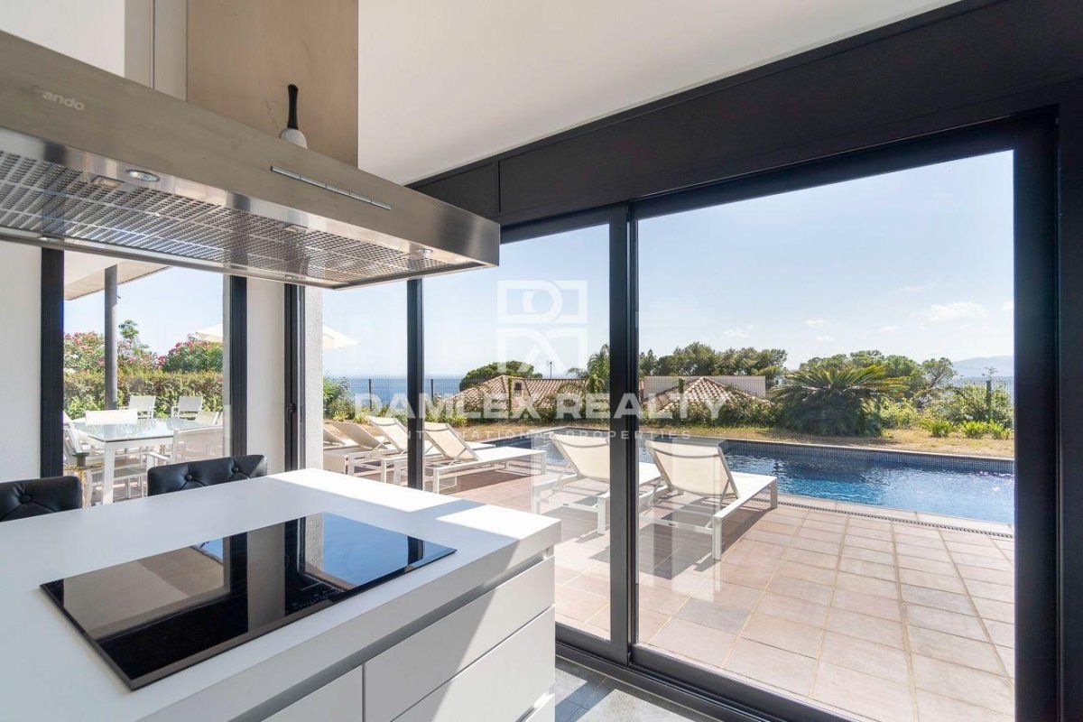 Villa in Lloret de Mar, Spain, 376 m² - picture 16