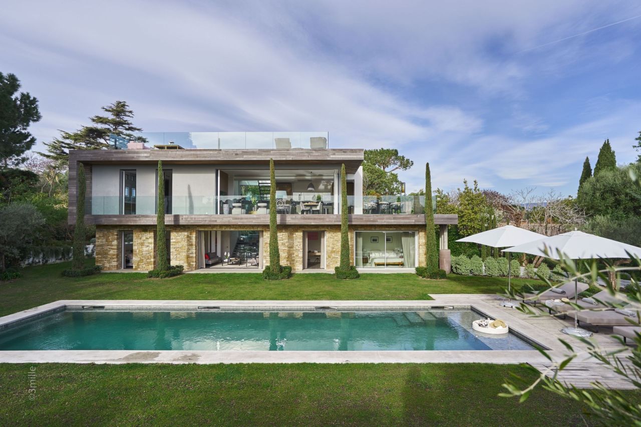 Villa in Antibes, France, 330 m² - picture 1