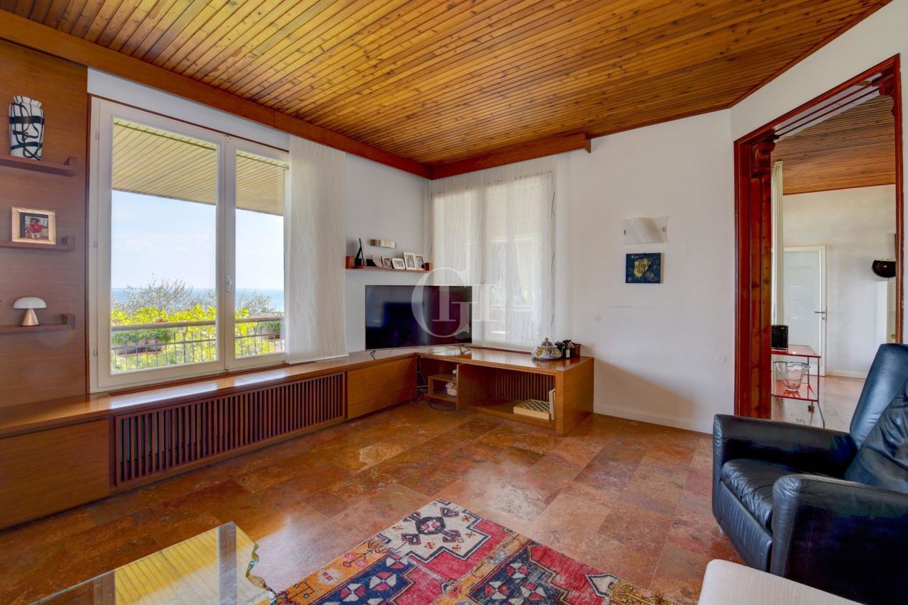 Villa on Lake Garda, Italy, 710 m² - picture 3