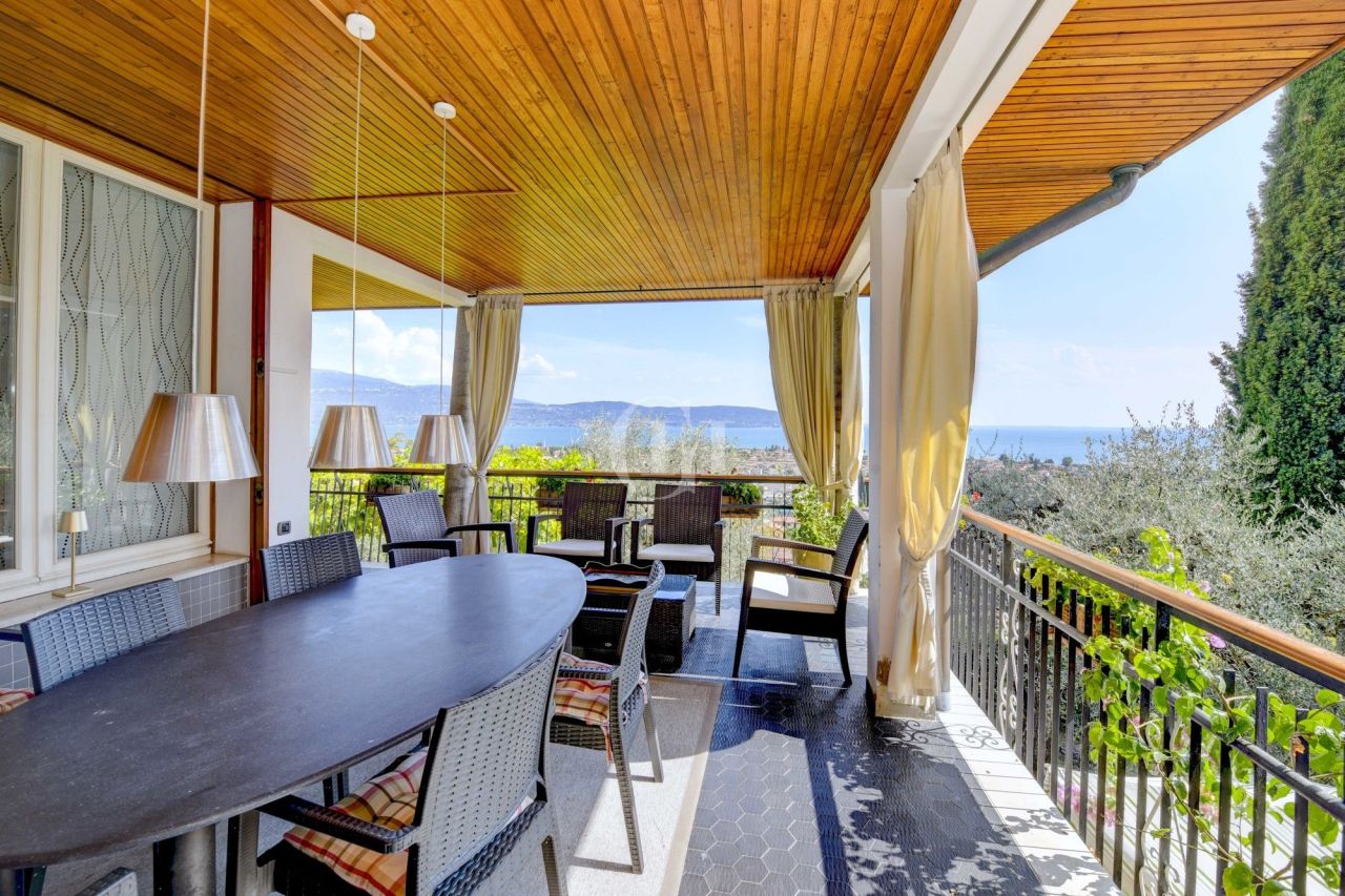 Villa on Lake Garda, Italy, 710 m² - picture 7