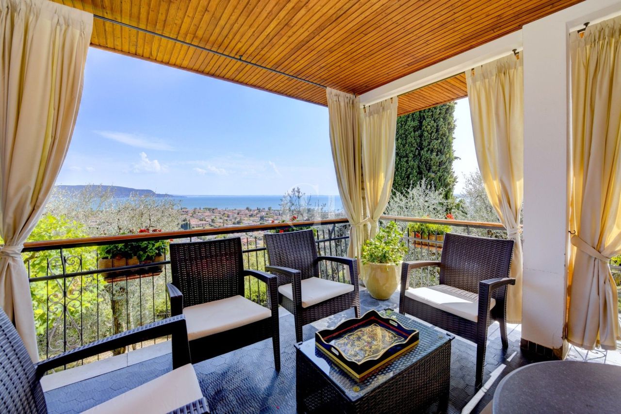 Villa on Lake Garda, Italy, 710 m² - picture 8