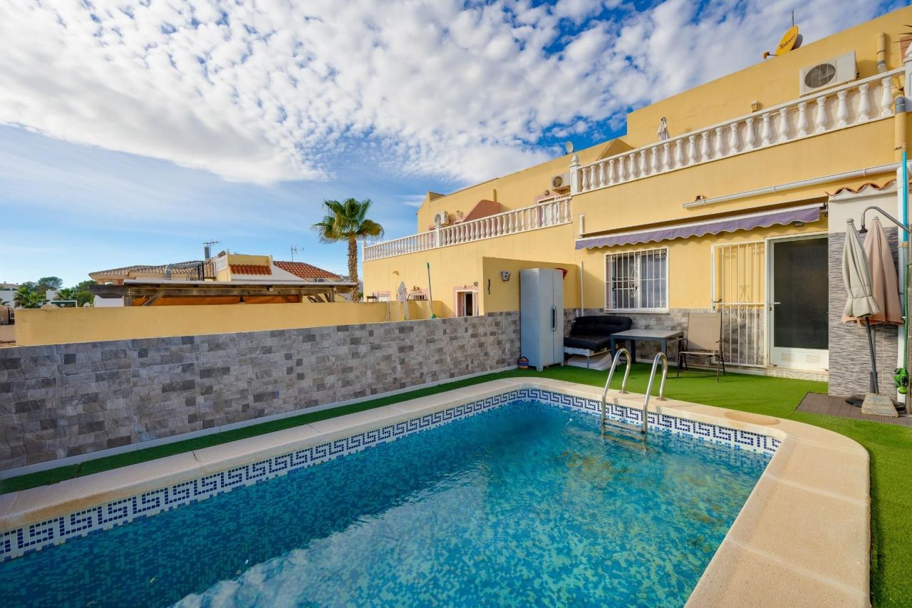 Maison à Orihuela Costa, Espagne, 85 m² - image 1