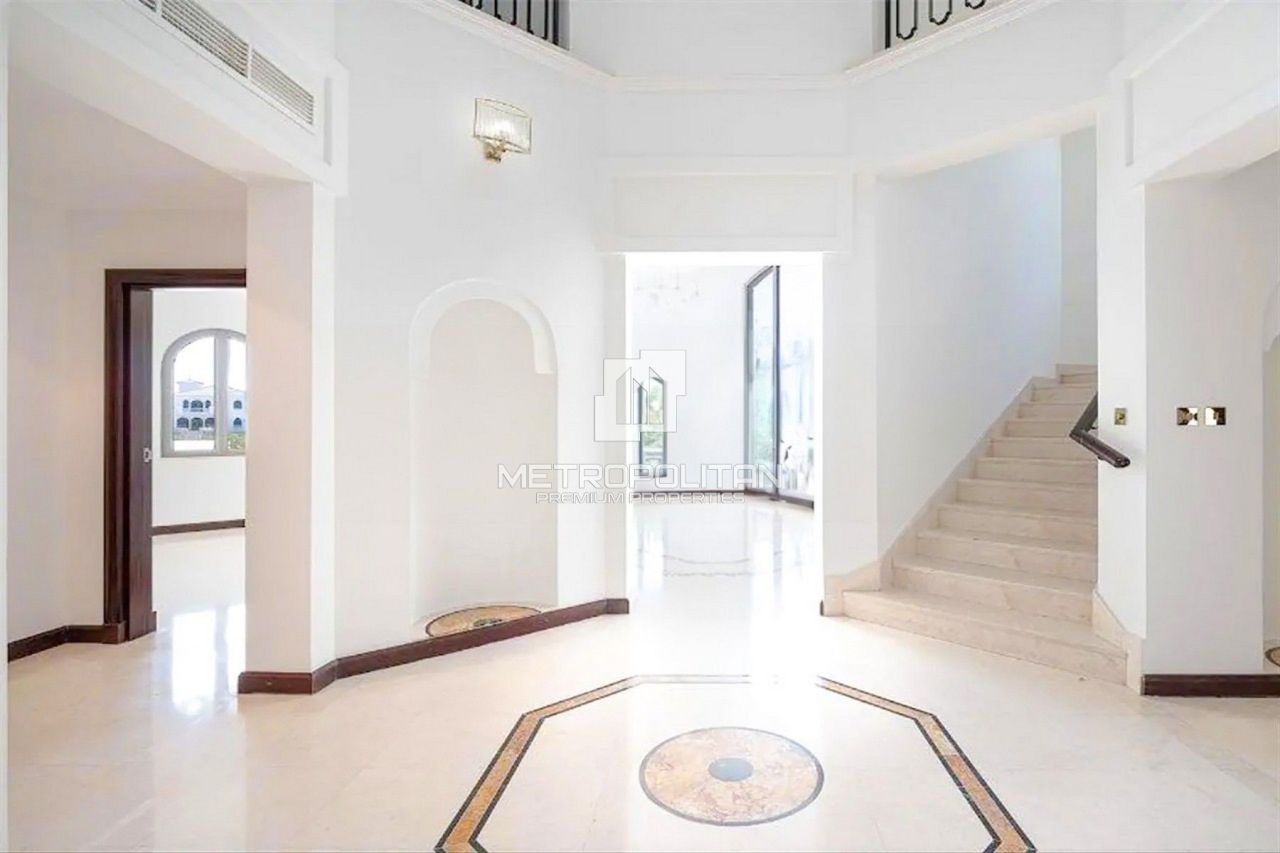 Villa à Dubaï, EAU, 465 m² - image 1