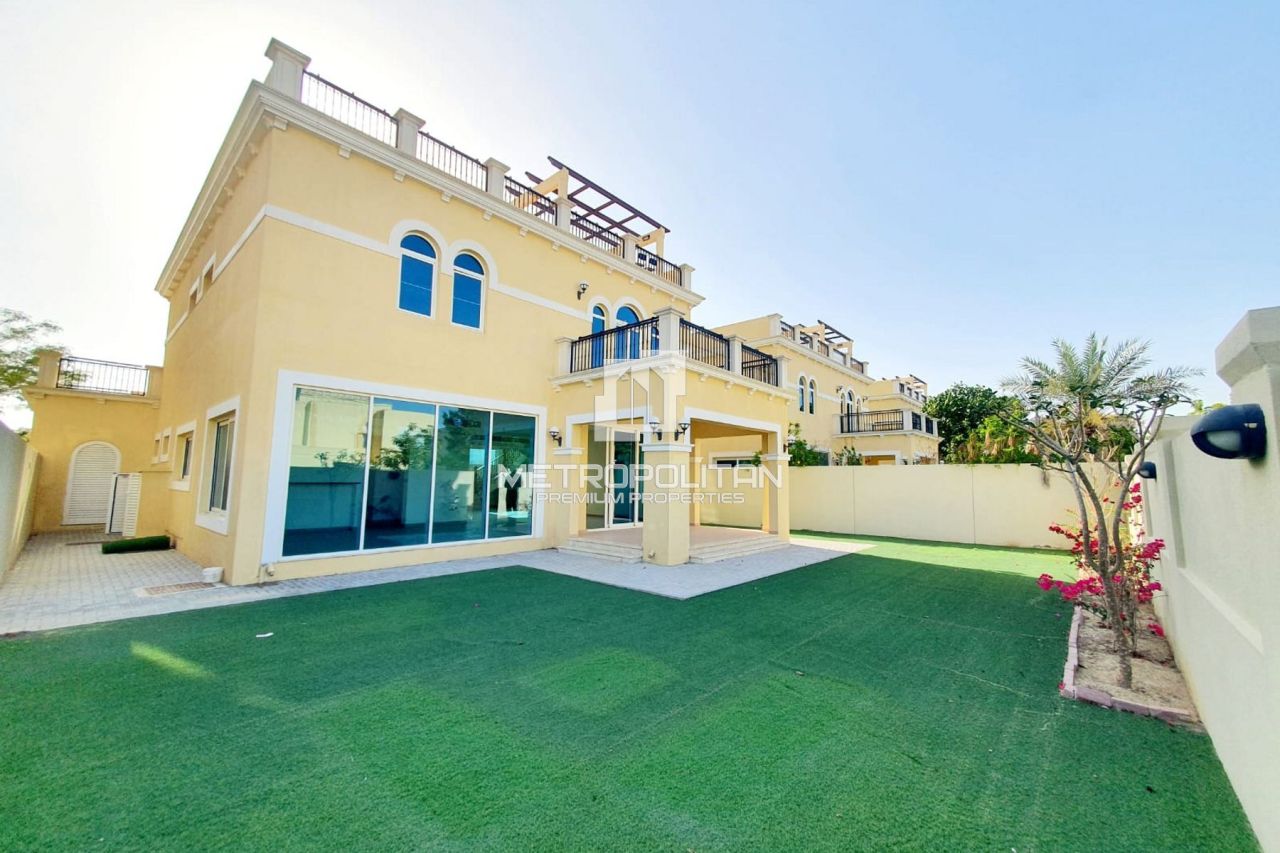 Villa in Dubai, UAE, 455 m² - picture 1