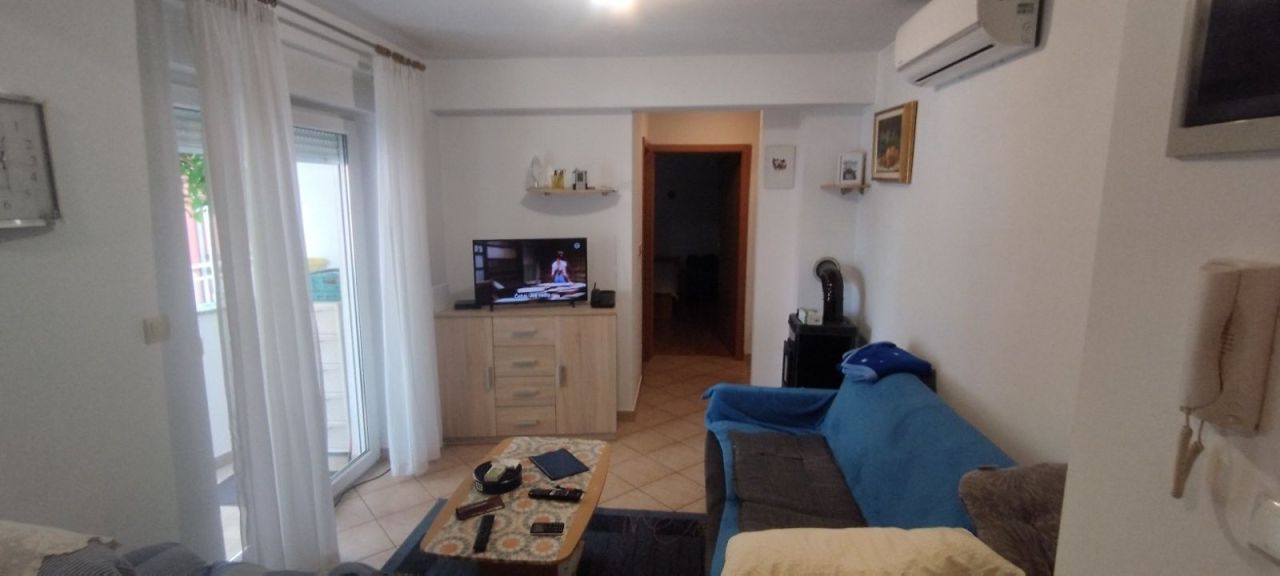 Flat in Pula, Croatia, 38 m² - picture 1