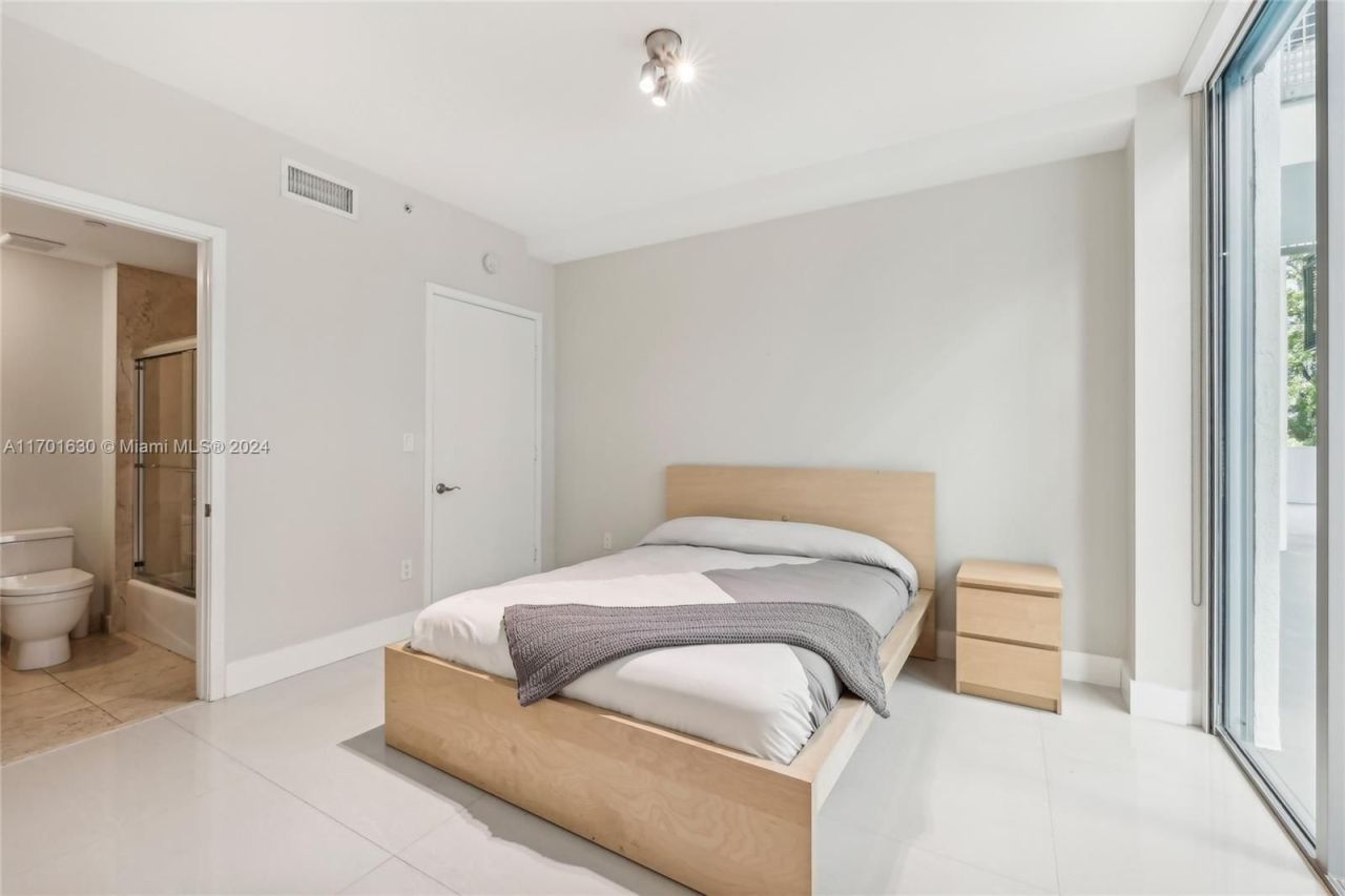 Casa adosada en Miami, Estados Unidos, 160 m² - imagen 8