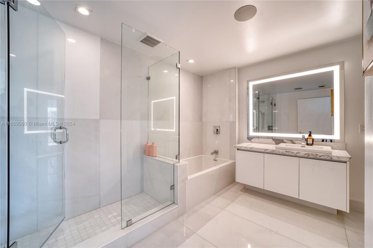 Flat in Miami, USA, 260 m² - picture 11