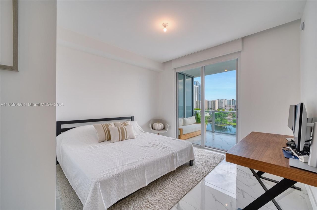 Flat in Miami, USA, 260 m² - picture 8
