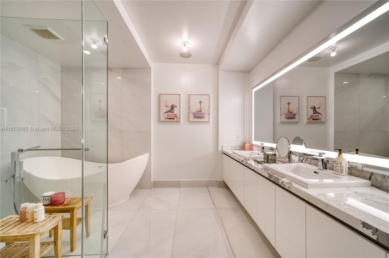 Flat in Miami, USA, 260 m² - picture 7