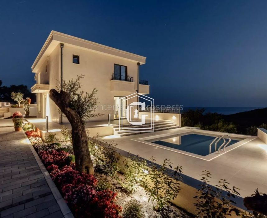 Villa en Rezevici, Montenegro, 318 m² - imagen 1