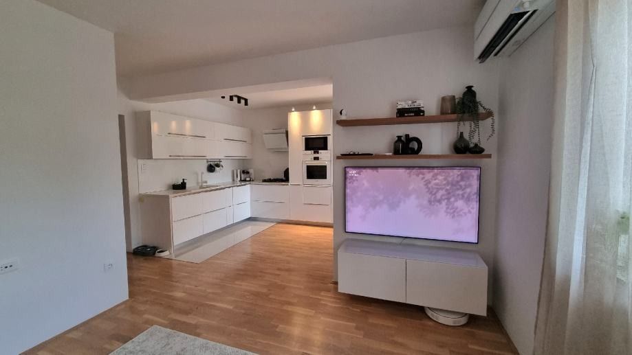 Flat in Pula, Croatia, 61 m² - picture 13