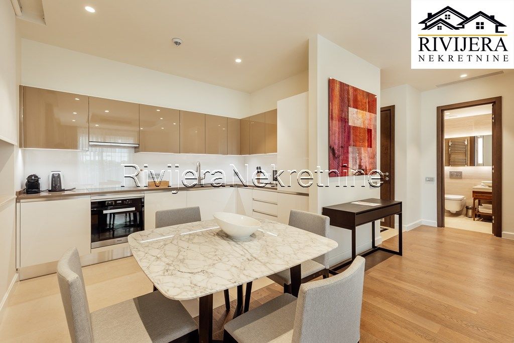 Piso en Herceg-Novi, Montenegro, 97.9 m² - imagen 3