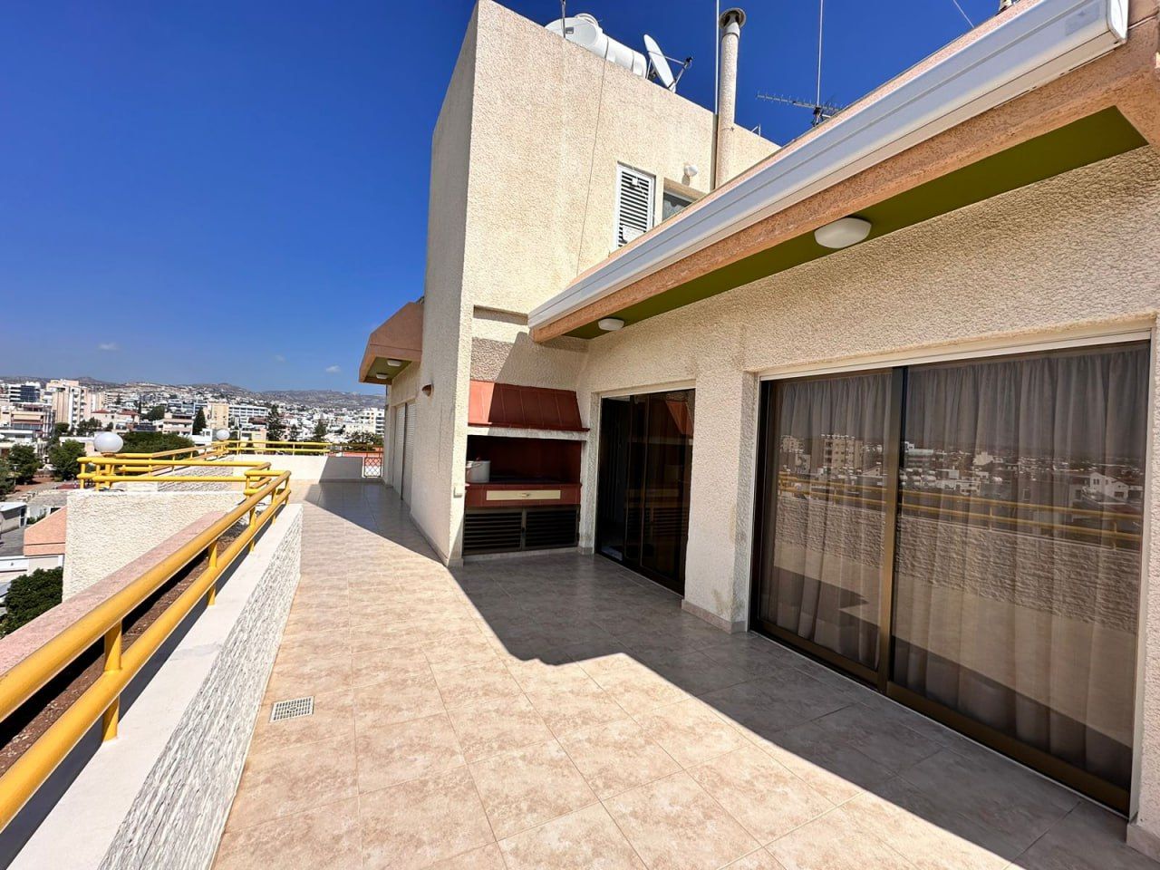 Piso en Mesa Geitonia, Chipre, 400 m² - imagen 11