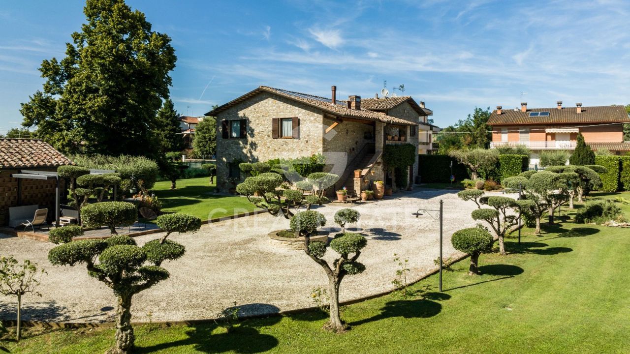 Maison à Pérouse, Italie, 373.5 m² - image 1