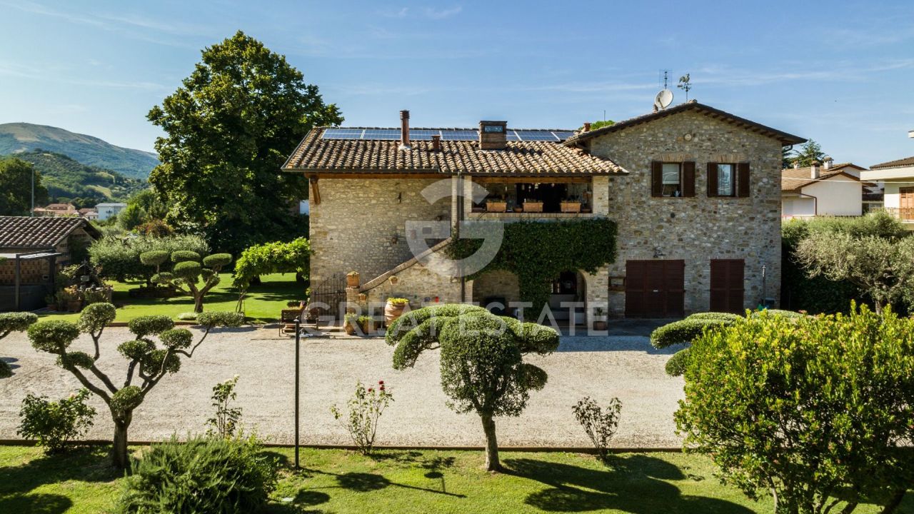 Haus in Perugia, Italien, 373.5 m² - Foto 1