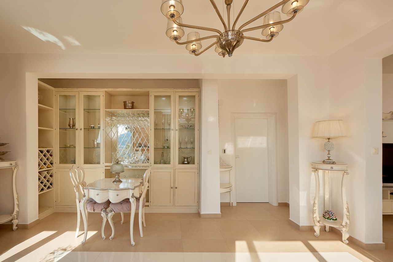 Piso en Budva, Montenegro, 150 m² - imagen 8