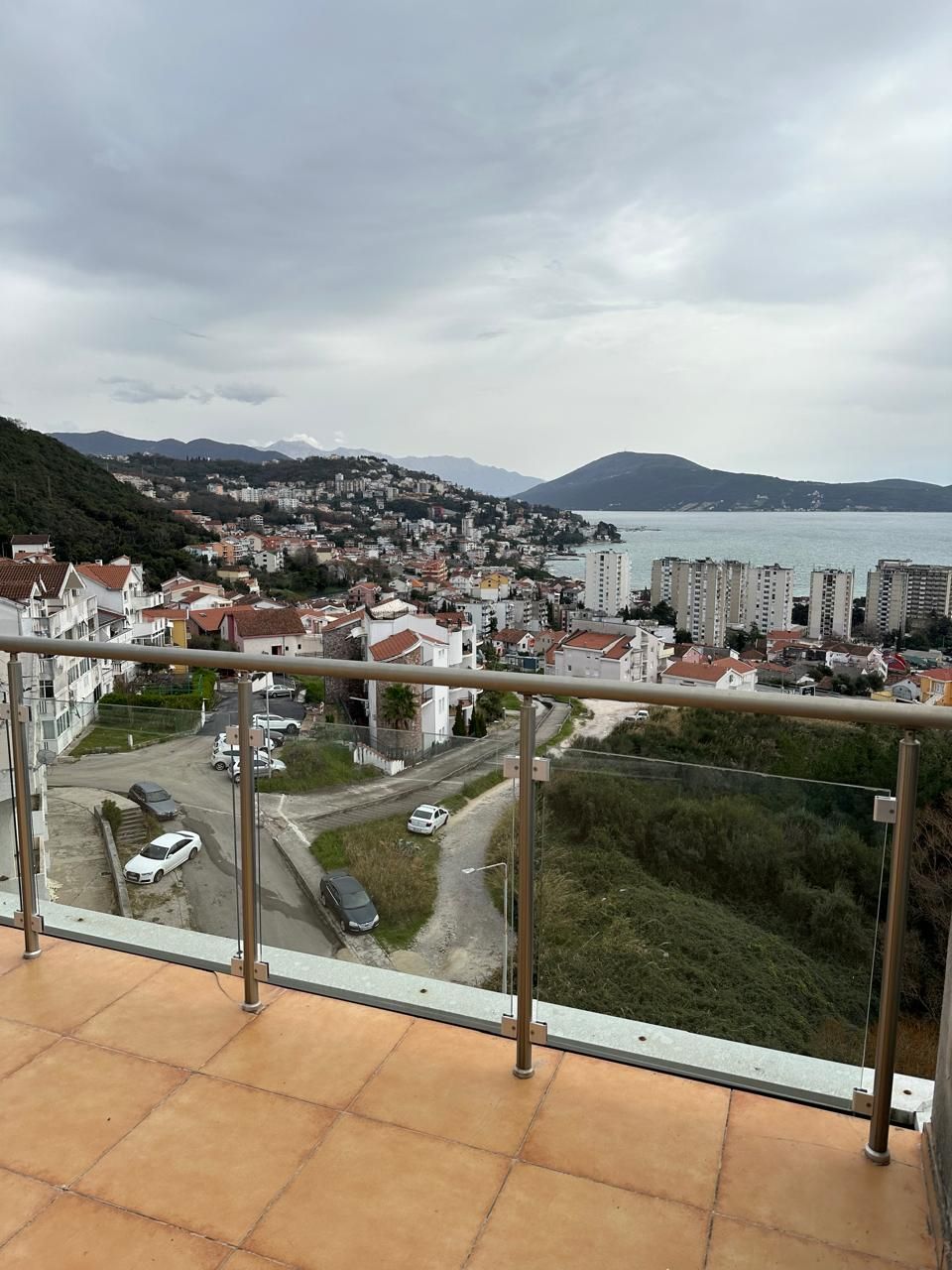 Piso en Herceg-Novi, Montenegro, 102 m² - imagen 1