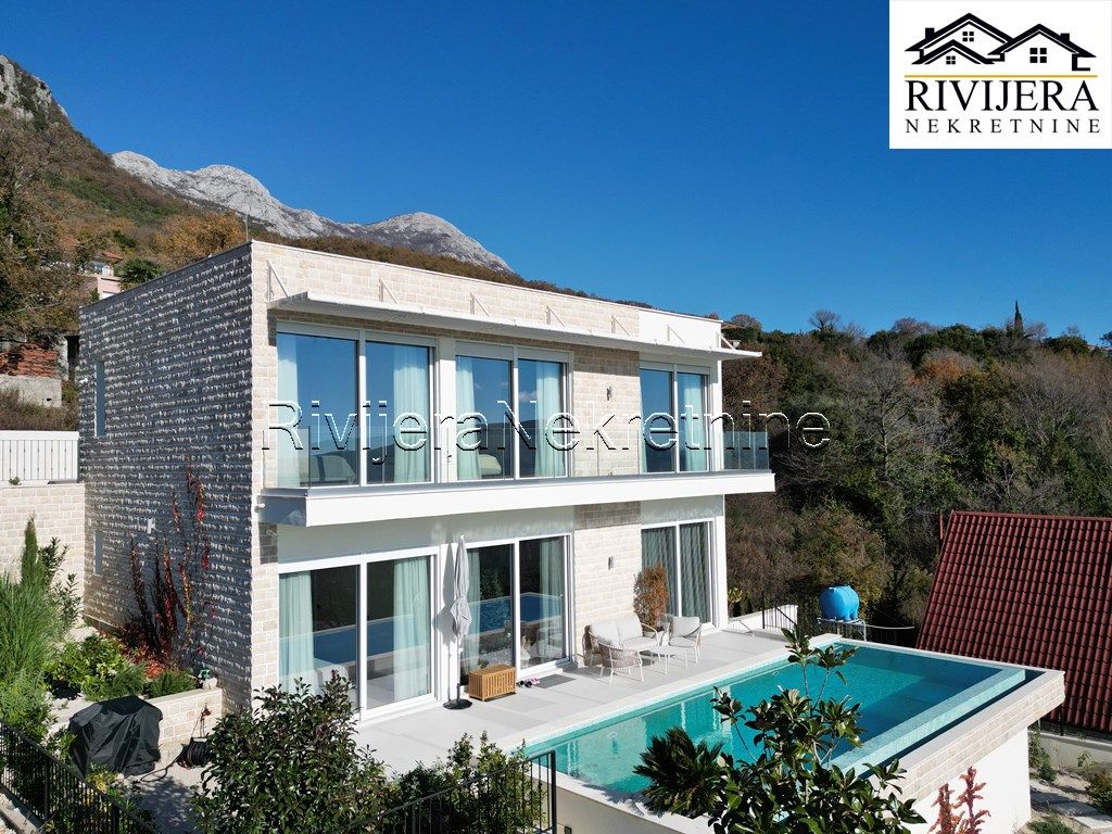 Villa in Herceg-Novi, Montenegro, 260 m² - picture 1