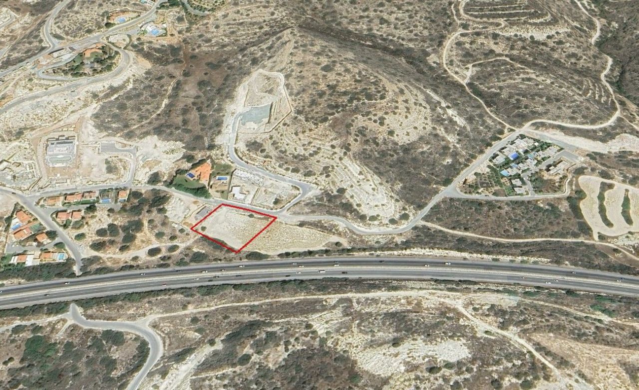 Terrain à Limassol, Chypre, 3 113 m² - image 1