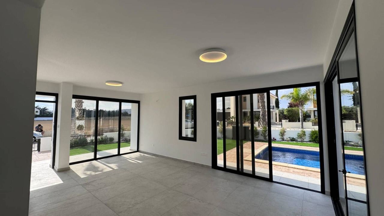Casa a Larnaca, Cipro, 165 m² - foto 2