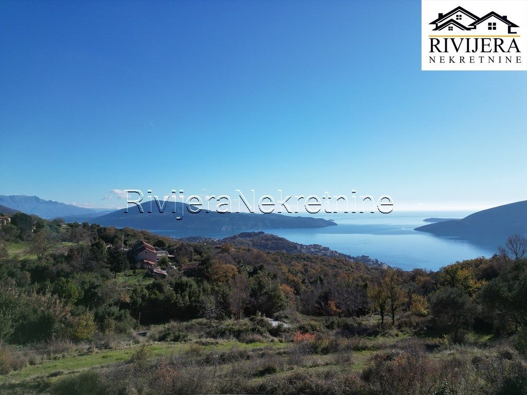 Land in Herceg-Novi, Montenegro, 2 430 m² - picture 1