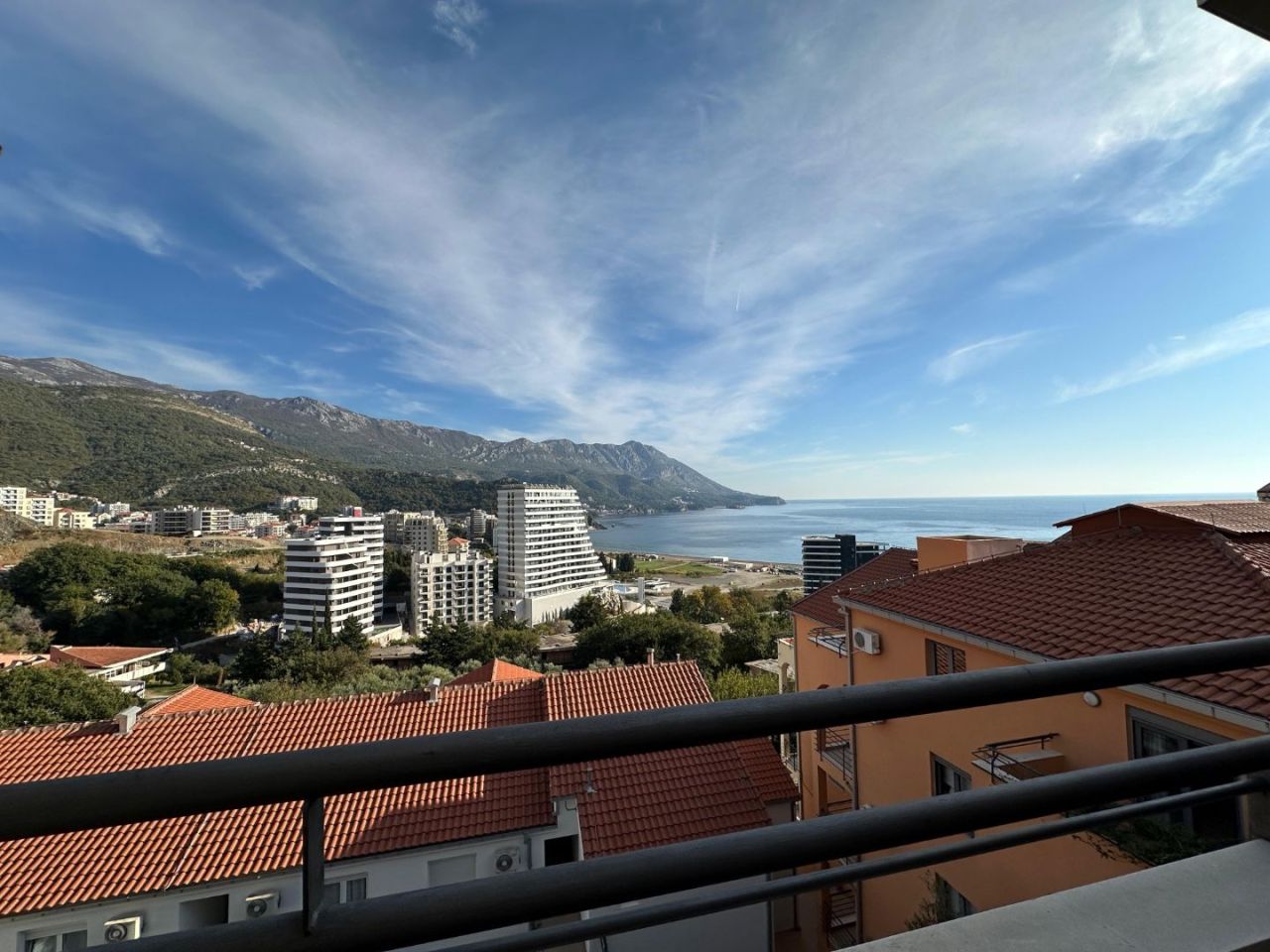 Flat in Becici, Montenegro, 55 m² - picture 1