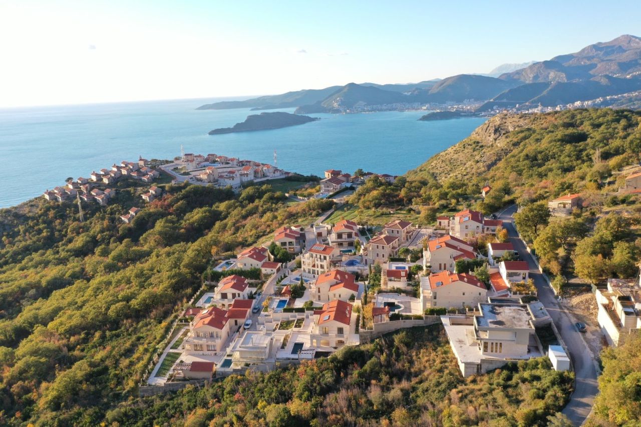 Wohnung in Rezevici, Montenegro, 200 m² - Foto 1