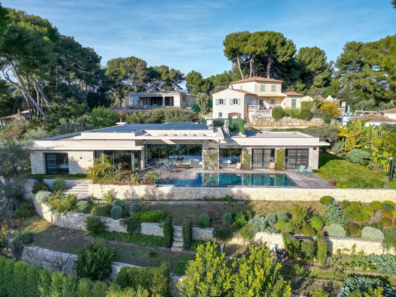 Villa à Antibes, France, 265 m² - image 1