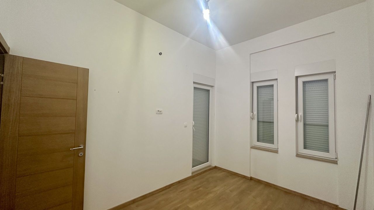 Bureau à Budva, Monténégro, 43 m² - image 2