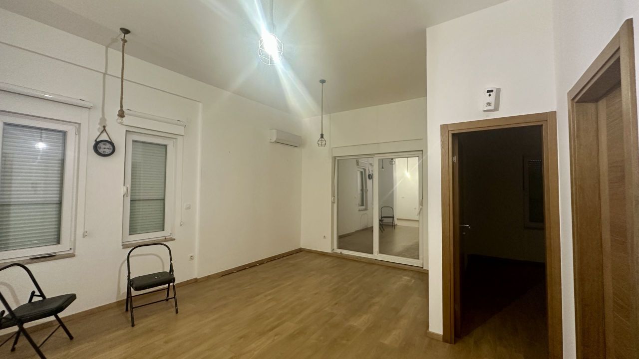 Bureau à Budva, Monténégro, 43 m² - image 4