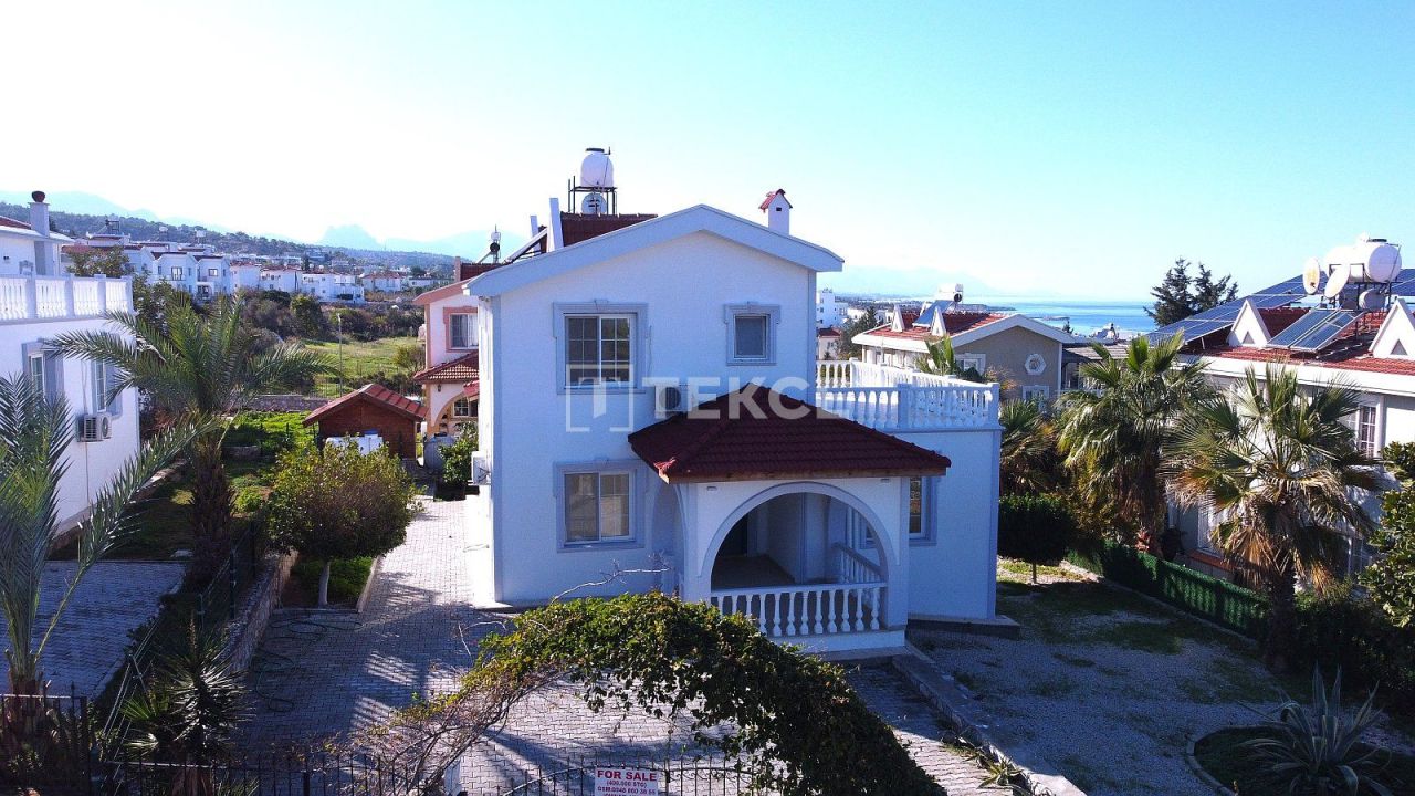 Villa à Kyrenia, Chypre, 195 m² - image 1