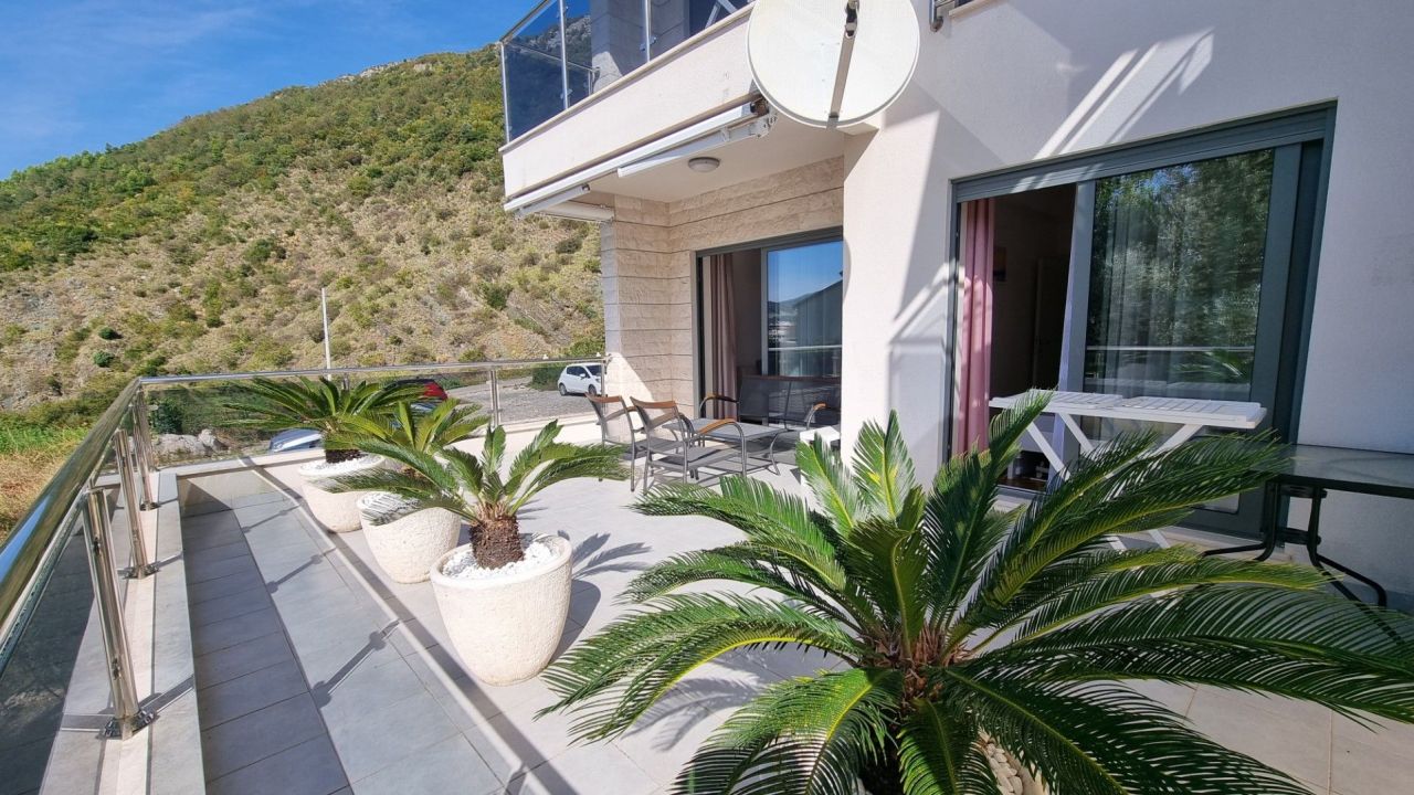 Wohnung in Budva, Montenegro, 51 m² - Foto 1