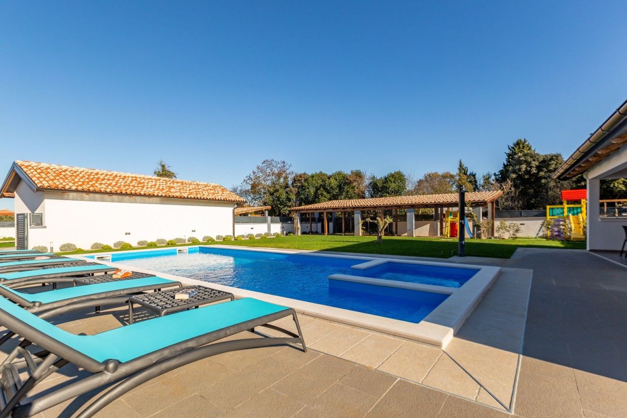 Maison à Pula, Croatie, 145 m² - image 15