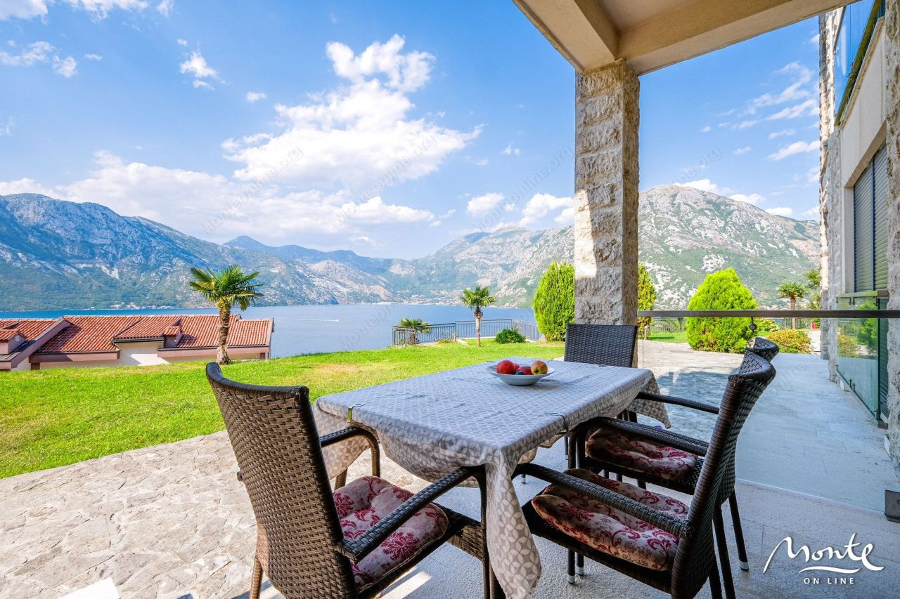 Flat in Kotor, Montenegro, 68 m² - picture 1