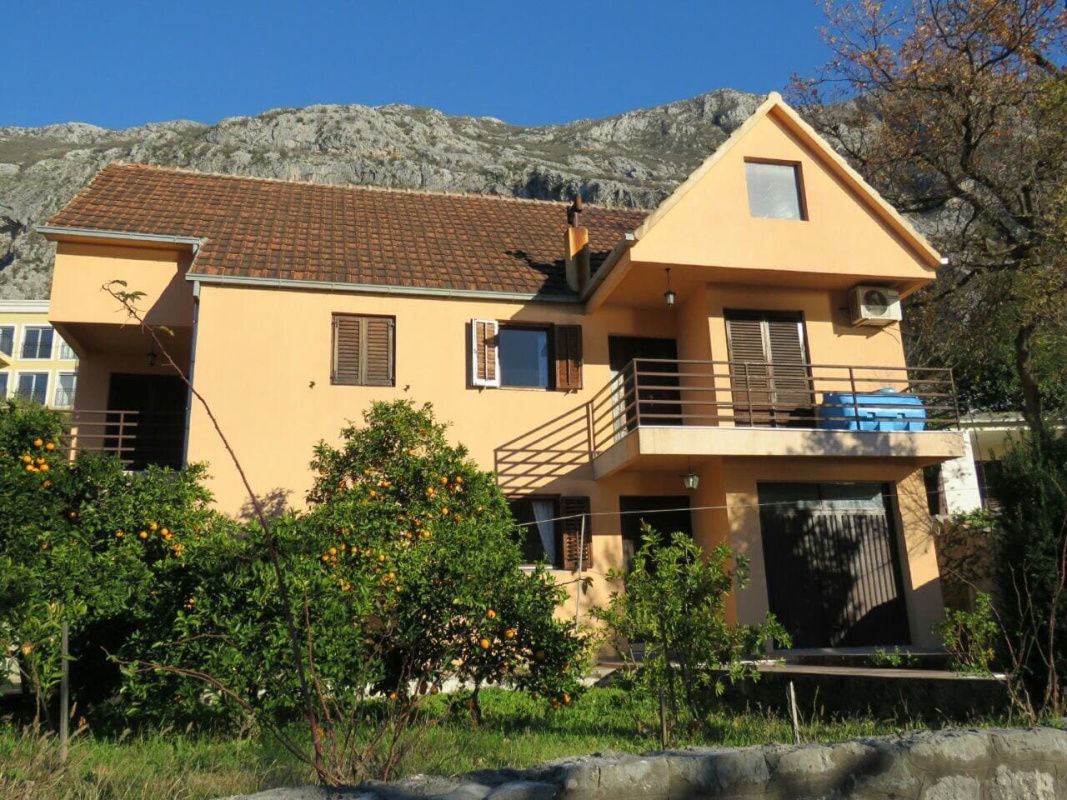 Casa en Kotor, Montenegro, 242 m² - imagen 1