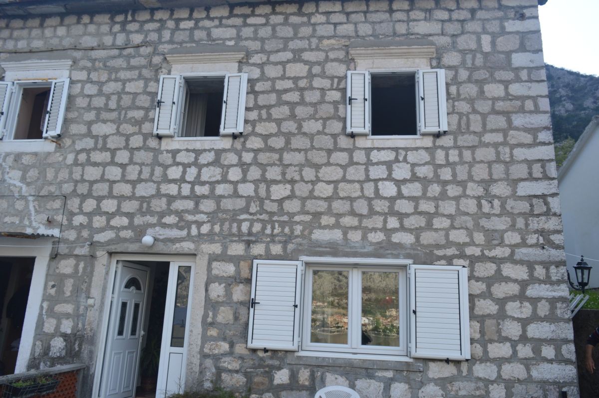 Maison à Kotor, Monténégro, 180 m² - image 1