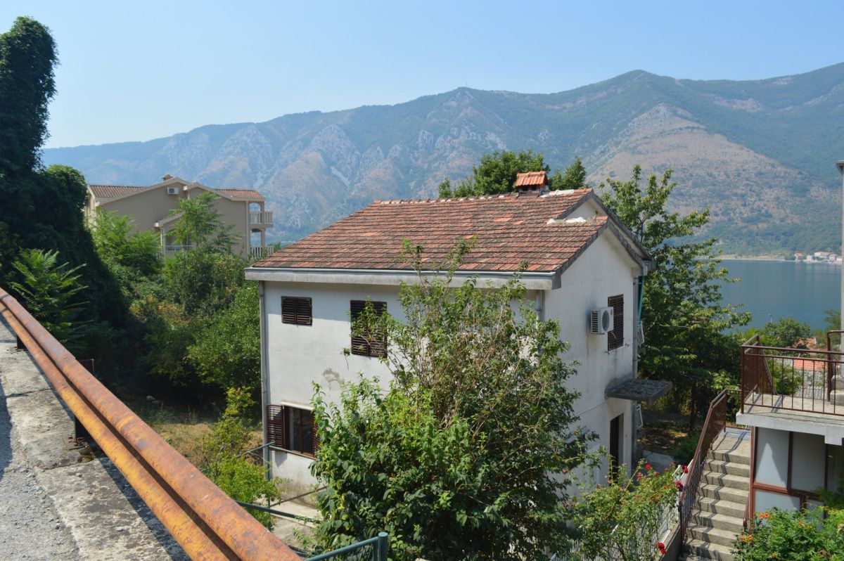 Haus in Kotor, Montenegro, 164 m² - Foto 1