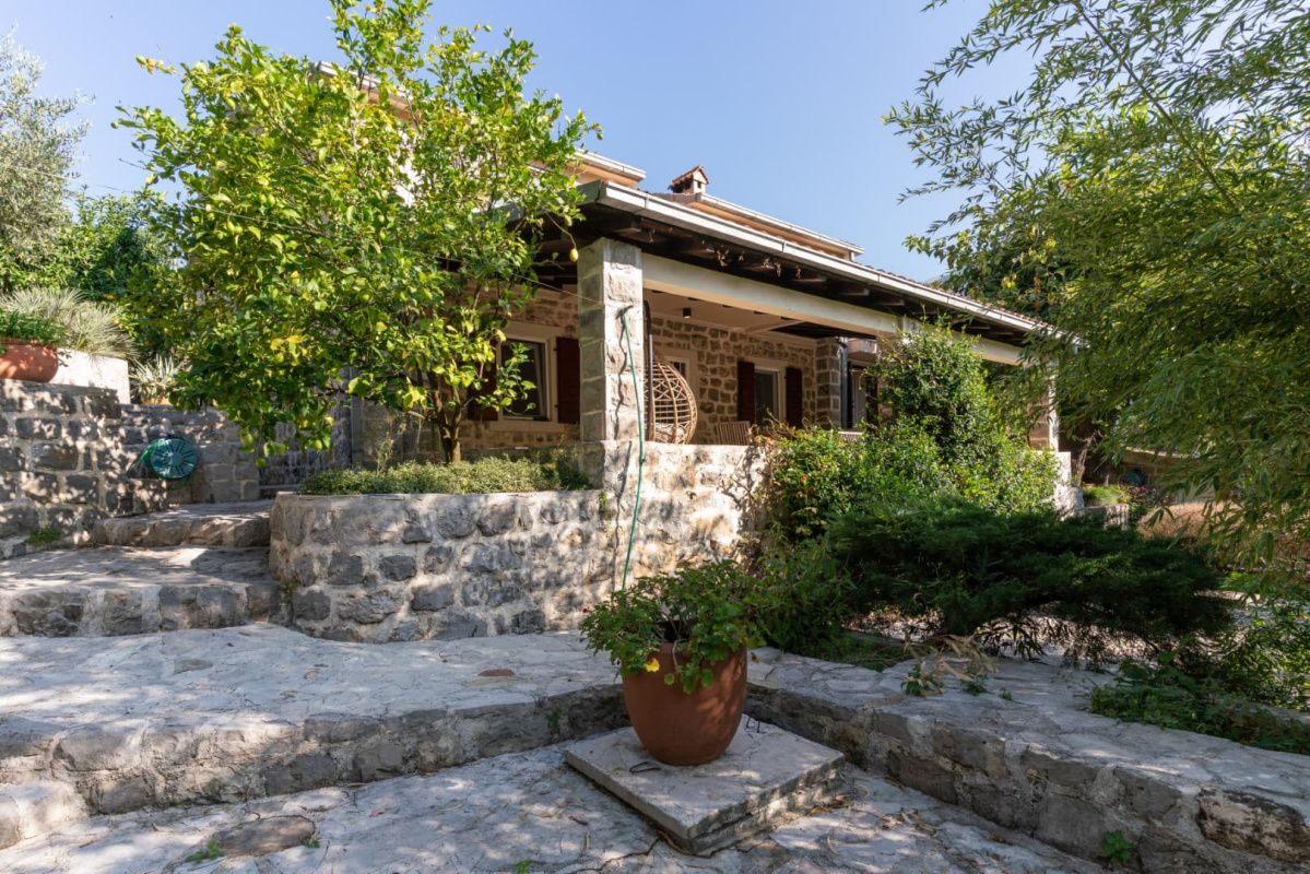 Haus in Kotor, Montenegro, 209 m² - Foto 1