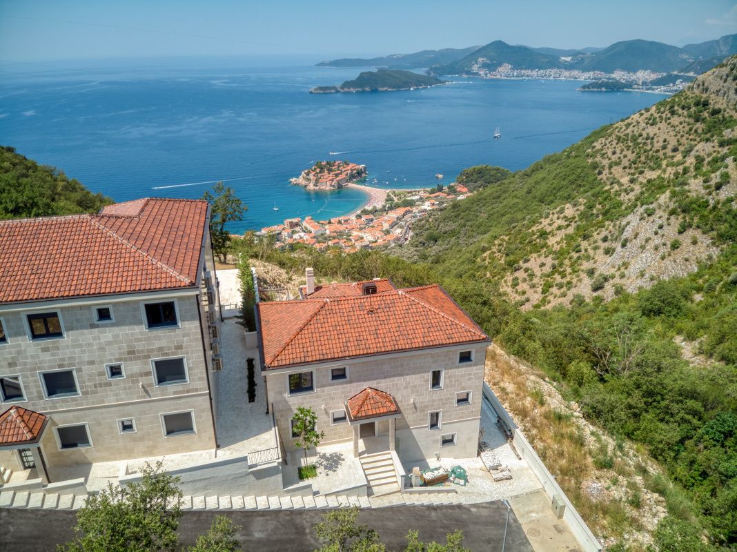 Haus in Budva, Montenegro, 373 m² - Foto 1