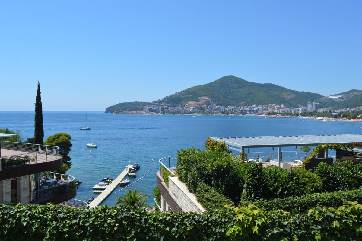 Piso en Budva, Montenegro, 167 m² - imagen 1