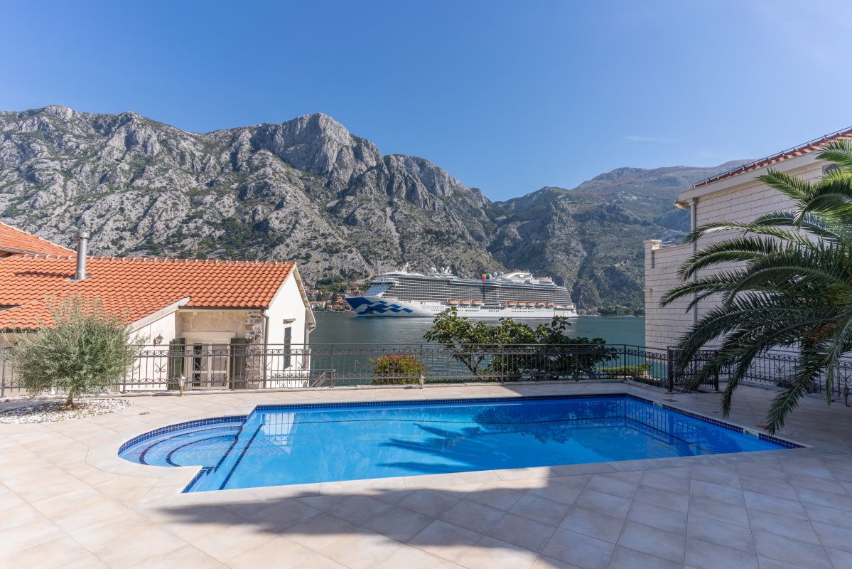 Casa en Kotor, Montenegro, 97 m² - imagen 1