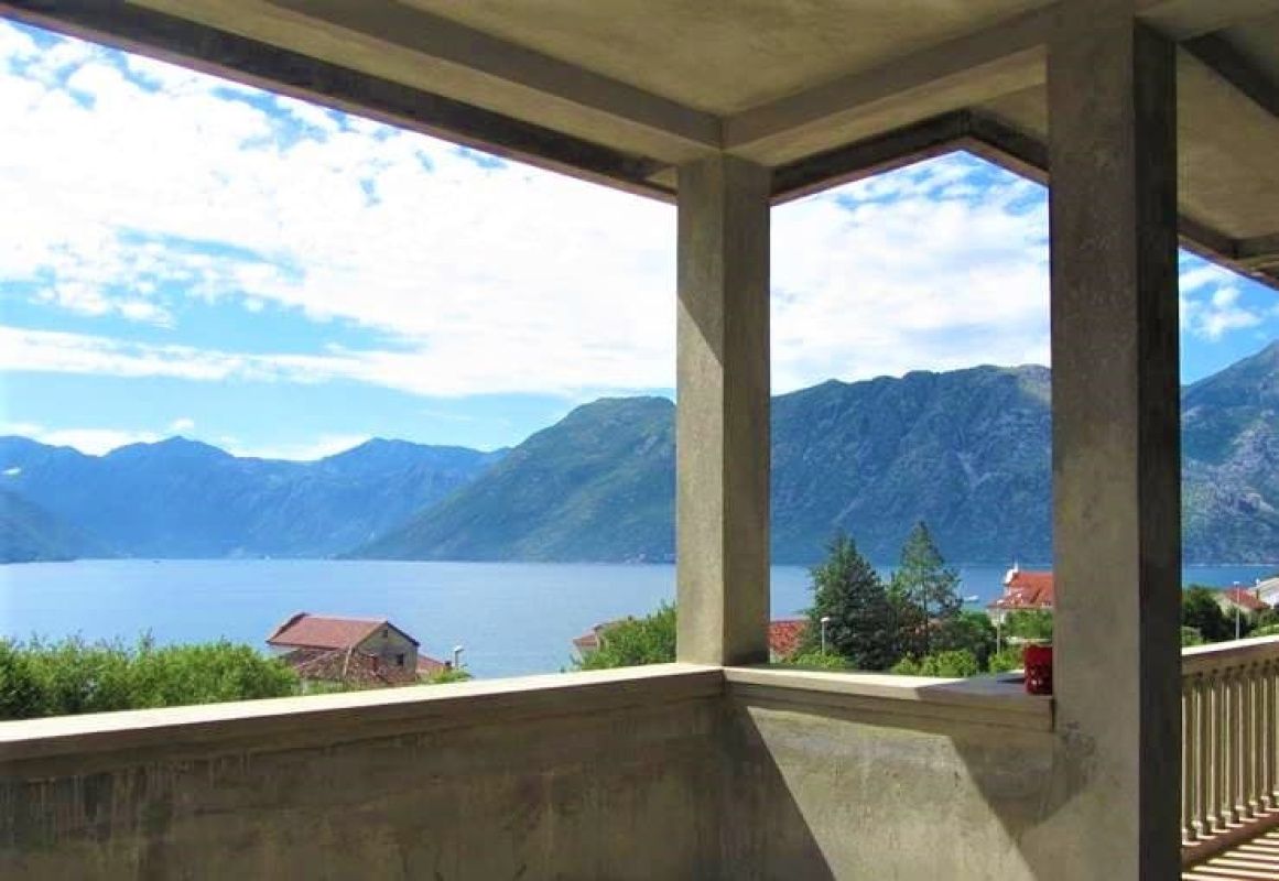 Casa en Kotor, Montenegro, 289 m² - imagen 1