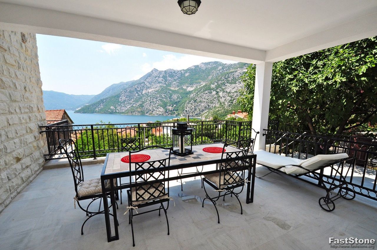 Wohnung in Kotor, Montenegro, 150 m² - Foto 1