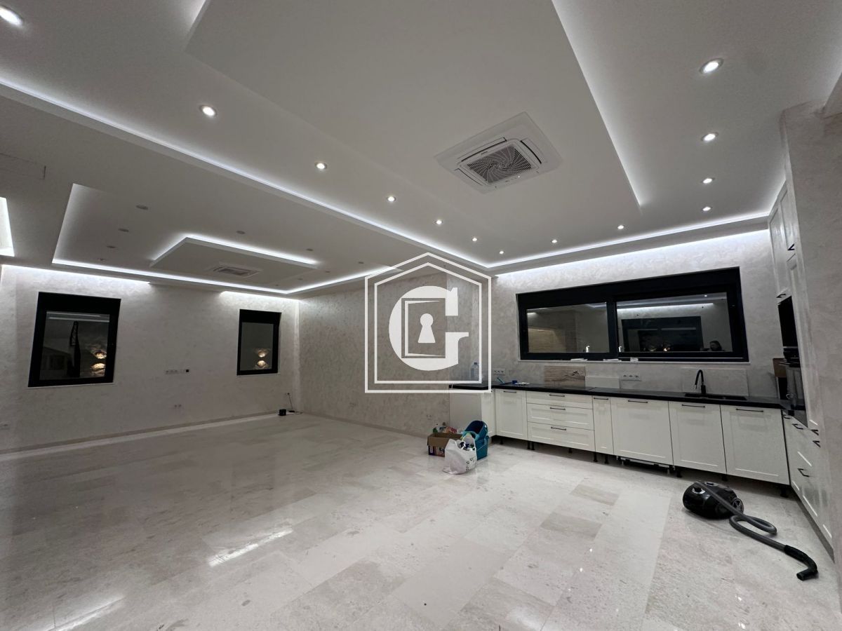 Villa in Krimovica, Montenegro, 210 m² - picture 1