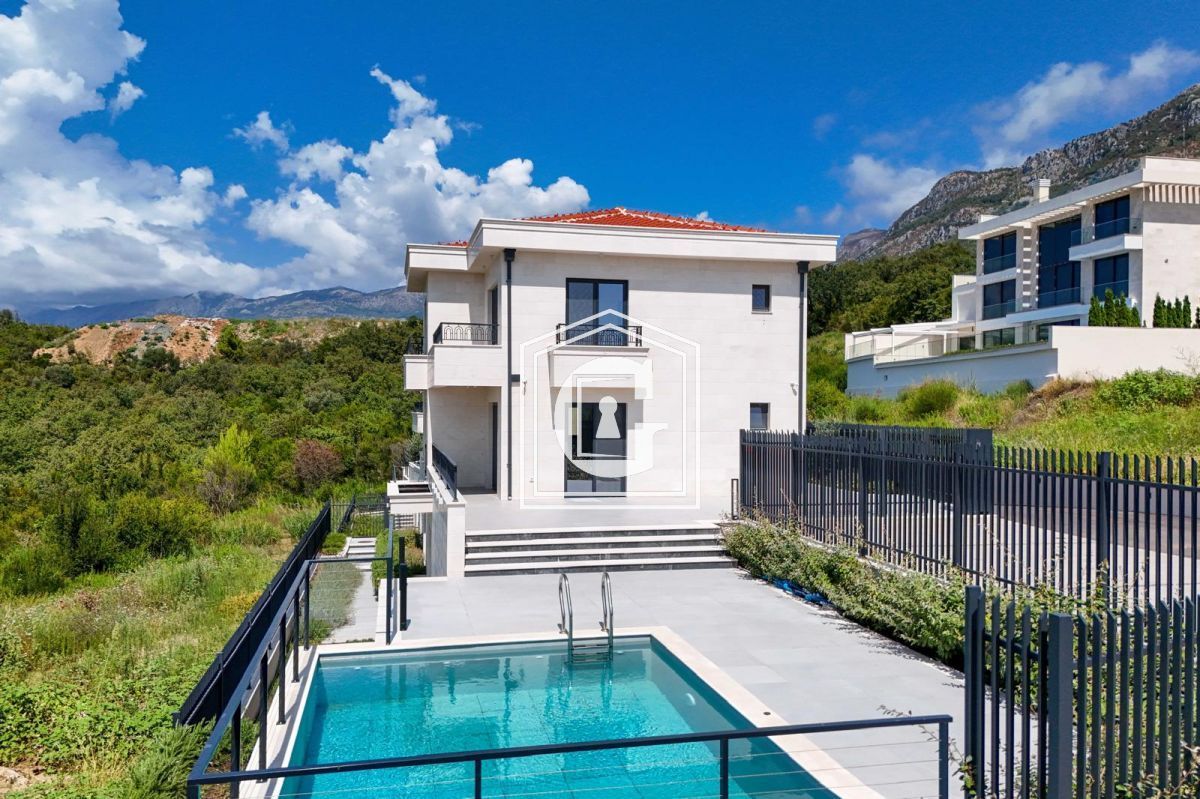 Villa in Rezevici, Montenegro, 318 m² - Foto 1