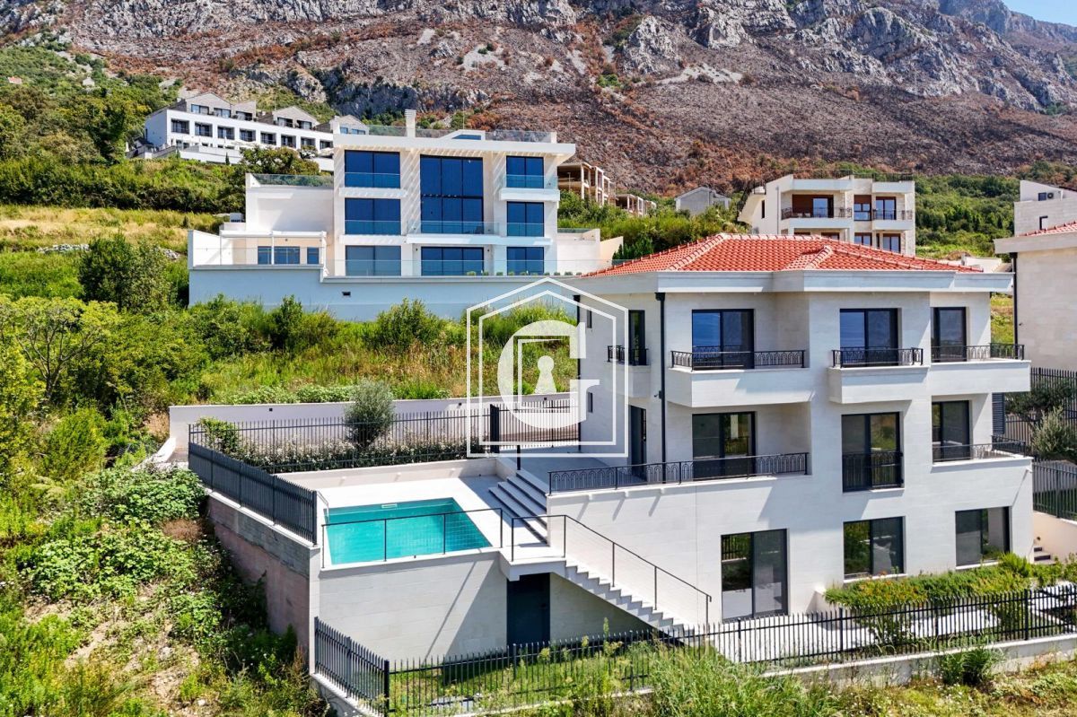 Villa in Rezevici, Montenegro, 318 m² - picture 2